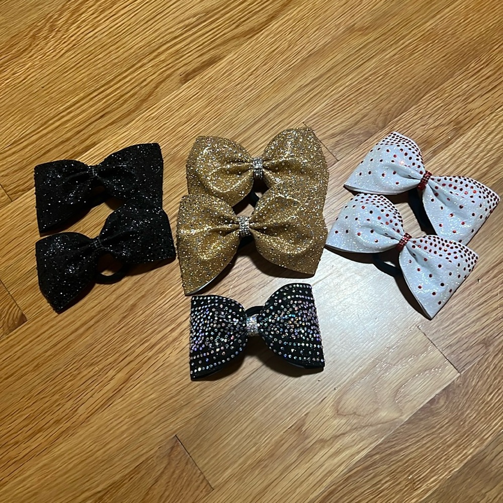 Cheer bows